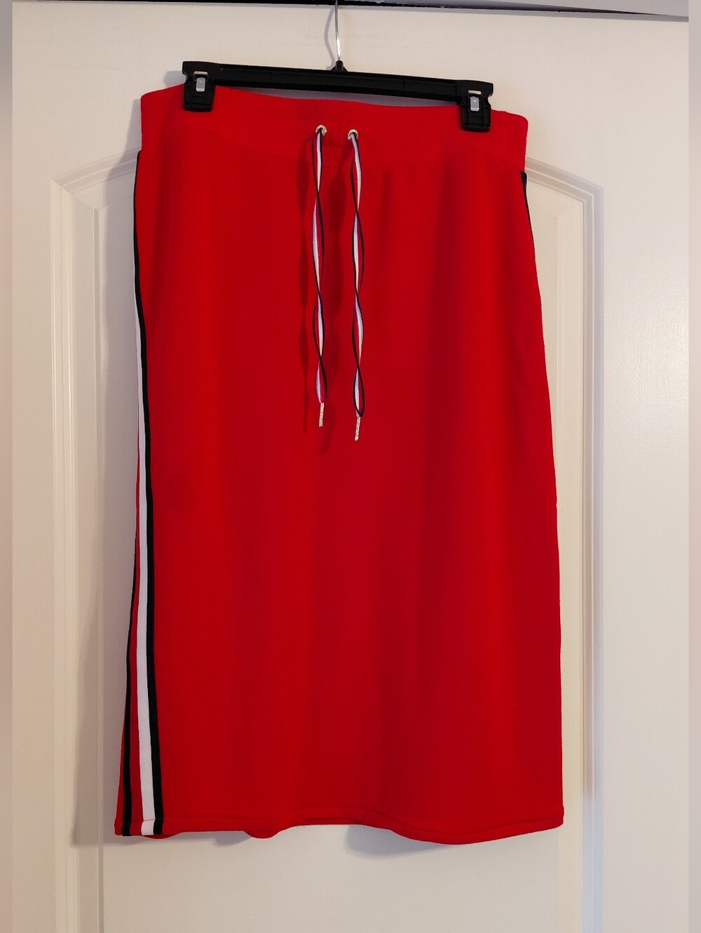 Tommy Hilfiger Red Midi Athletic Soft Skirt - Picture 2 of 8